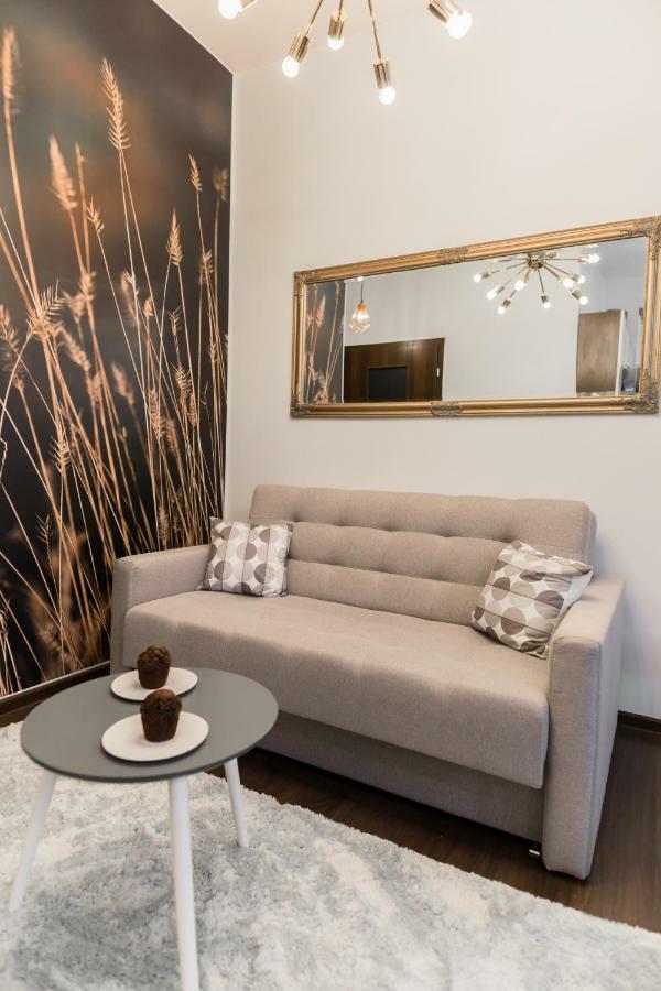 Goldeneye Apartment Center Wrocław Eksteriør bilde